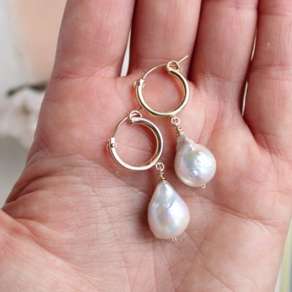 Jewelry - 14K gold filled hoop baroque pearl earrings